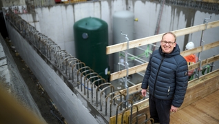 Thomas Schütz, Projektleiter von Energie 360°, vor der laufenden Baustelle hinter der Schulthess Klinik.