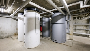 Coopérative d’habitation de Fiesch (VS): «L’ancienne chaudière à mazout avait fait son temps». Avec le remplacement du chauffage à énergie fossile par une pompe à chaleur.