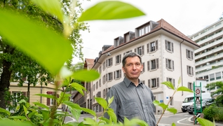Architekt Olivier Rochat brachte seine Erfahrung ein bei der energetischen Sanierung eines denkmalgeschützten Mehrfamilienhauses in Lausanne.